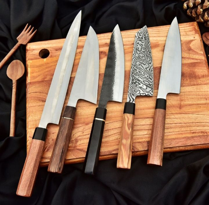 Premium Kitchen Knives with Elegant Wood Handles & Damascus Steel Blades
