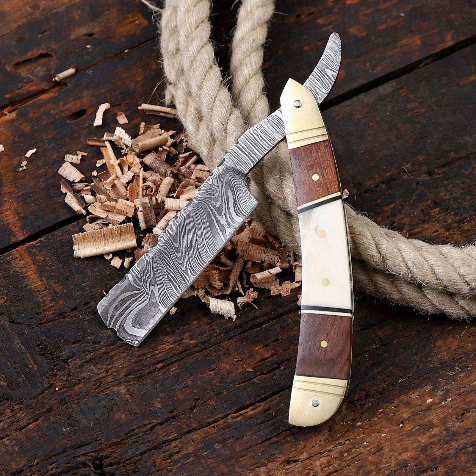 Handcrafted Damascus Steel Straight Razor with Classic Wood & Bone Handle