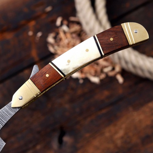 Handcrafted Damascus Steel Straight Razor with Classic Wood & Bone Handle
