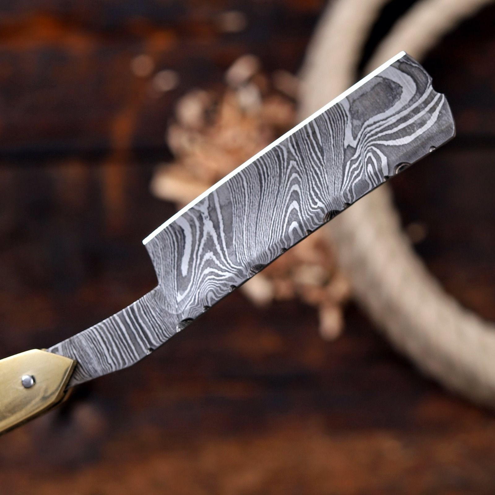 Handcrafted Damascus Steel Straight Razor with Classic Wood & Bone Handle