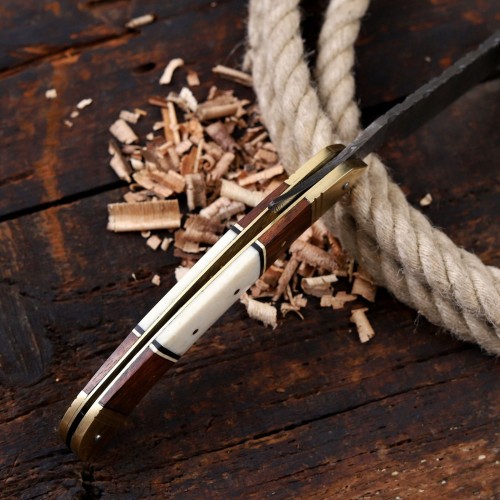 Handcrafted Damascus Steel Straight Razor with Classic Wood & Bone Handle