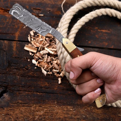 Handcrafted Damascus Steel Straight Razor with Classic Wood & Bone Handle